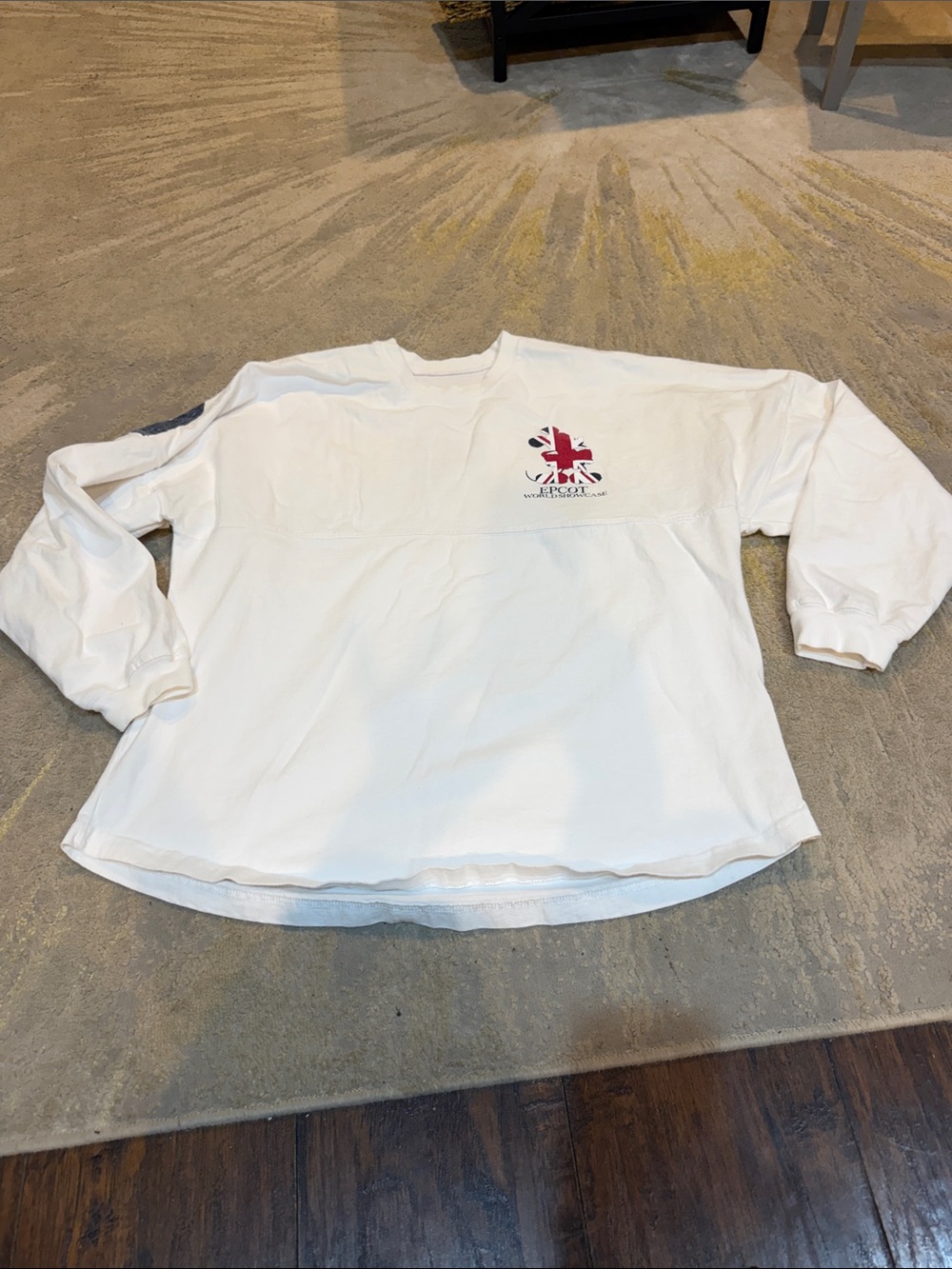 Walt Disney World Parks Spirit Jersey Epcot United Kingdom UK Britain LARGE